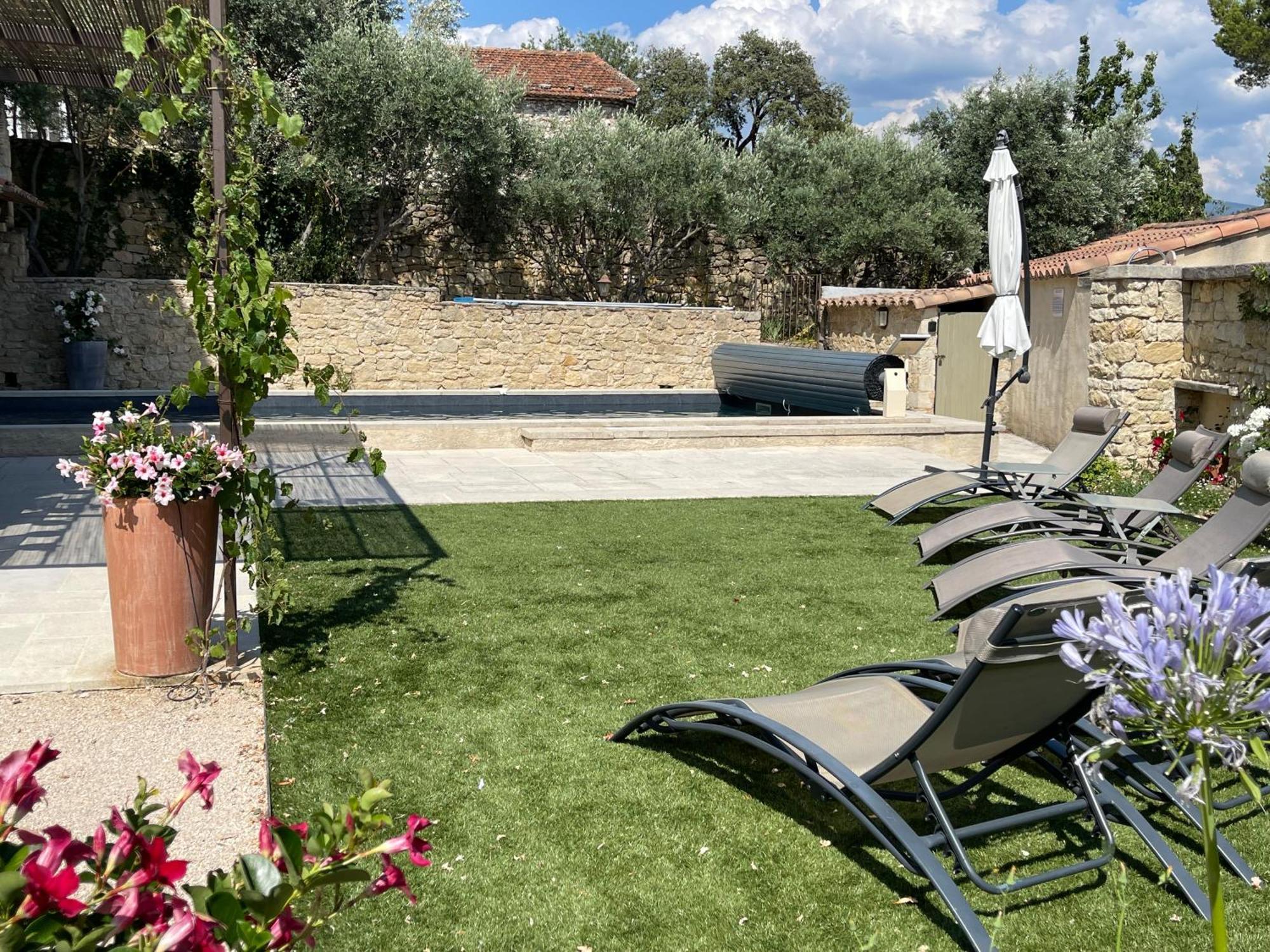Les-Pepites-De-Badou Presentent La Graviere Le Barroux Εξωτερικό φωτογραφία